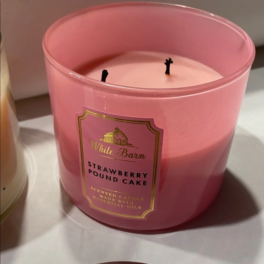 White Barn Candle Duo chocolate peppermint cream & strawberry poundcake used